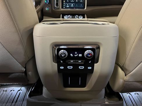 Used 2024 GMC Yukon Denali w/ Denali Reserve Package image 31