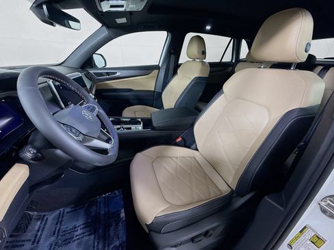 Certified 2024 Volkswagen Atlas Cross Sport SE w/ Panoramic Sunroof Package AWD/4WD image 5