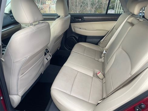 Used 2018 Subaru Outback 3.6R Limited image 21
