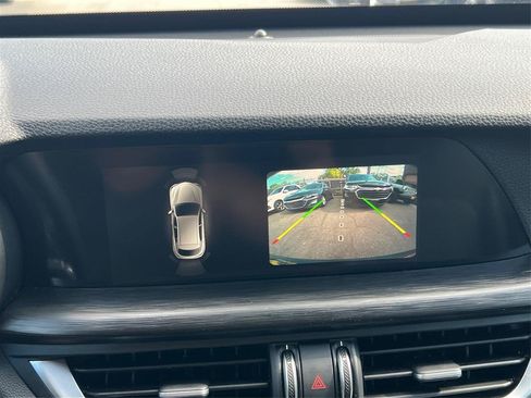 Used 2018 Alfa Romeo Stelvio AWD image 38