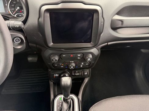 Used 2023 Jeep Renegade Latitude AWD/4WD image 11