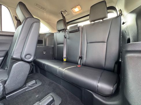 Used 2024 Toyota Highlander XLE image 23