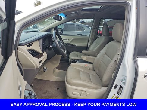 Used 2017 Toyota Sienna XLE Premium image 22