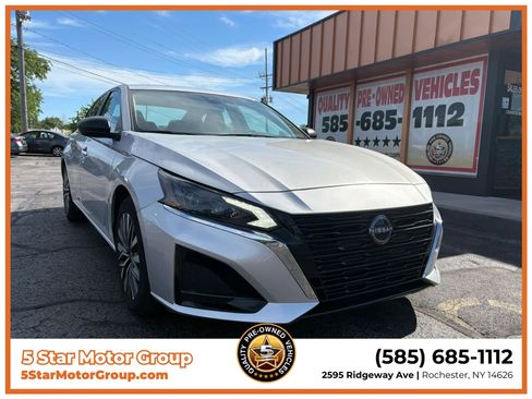 Used 2024 Nissan Altima 2.5 SV FWD image 1