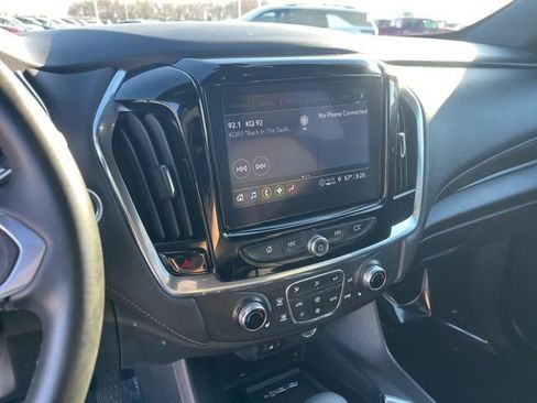 Used 2023 Chevrolet Traverse LT image 25