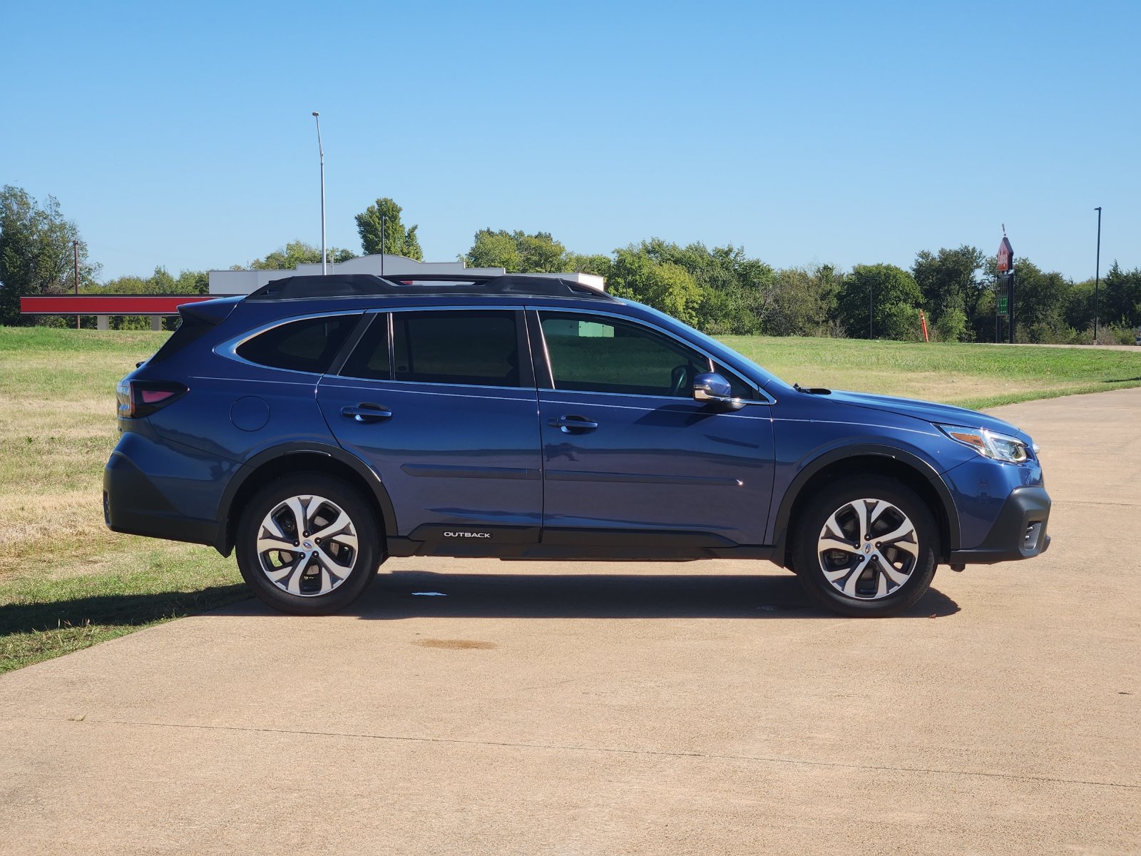 Used 2021 Subaru Outback Limited w/ Popular Package #2 AWD/4WD image 7