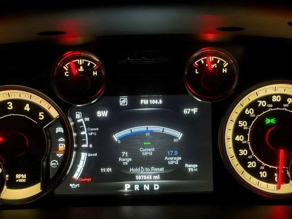 Used 2014 RAM 1500 Laramie RWD image 34