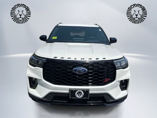 Used 2025 Ford Explorer ST AWD/4WD image 2