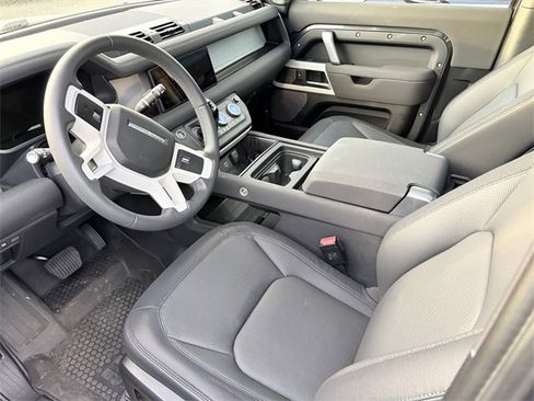 Used 2023 Land Rover Defender 90 X-Dynamic SE image 5