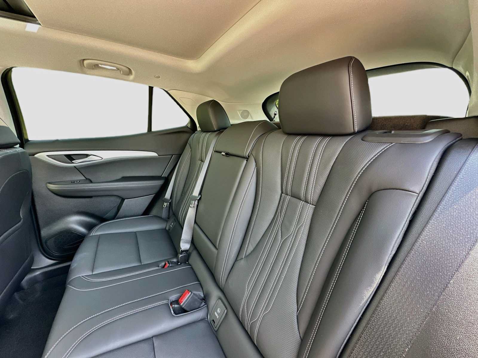 Used 2025 Buick Envision Avenir AWD/4WD image 26