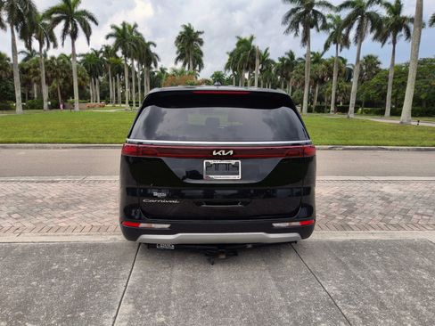 Used 2022 Kia Carnival EX FWD image 19
