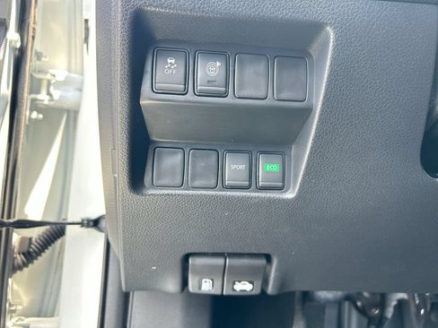 Used 2017 Nissan Rogue SV FWD image 34