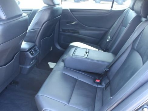 Used 2025 Lexus ES 300h w/ Premium Package FWD image 33