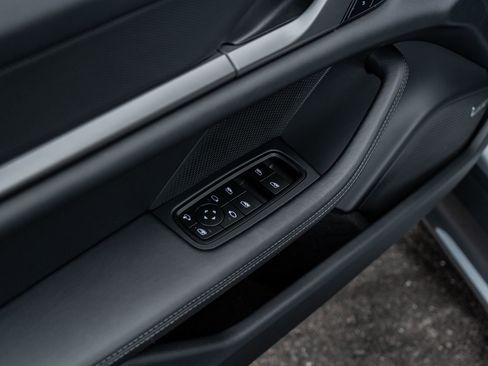 Used 2025 Porsche Taycan image 24