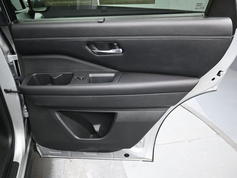 Used 2023 Nissan Pathfinder Platinum image 38