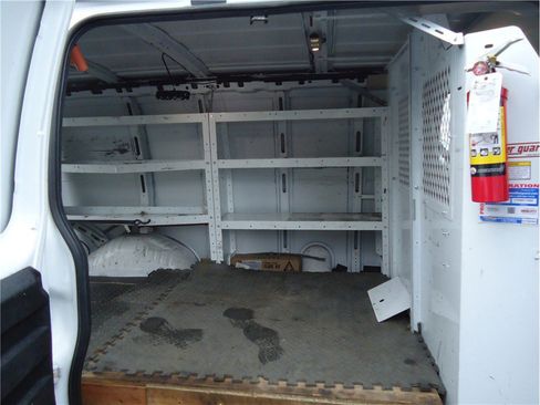 Used 2017 Chevrolet Express 2500 image 17