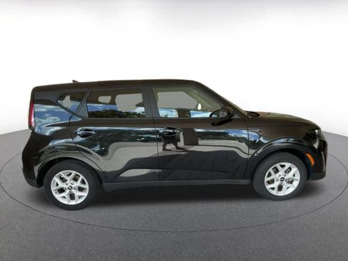 Used 2025 Kia Soul LX w/ LX Technology Package FWD image 16
