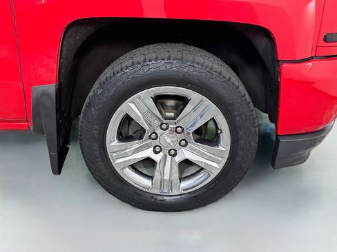Used 2018 Chevrolet Silverado 1500 Custom w/ Custom Value Package AWD/4WD image 30