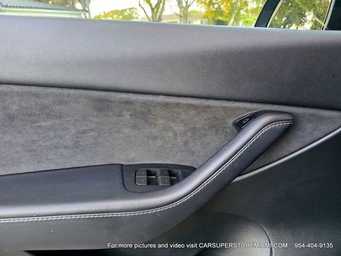 Used 2022 Tesla Model Y Long Range image 32