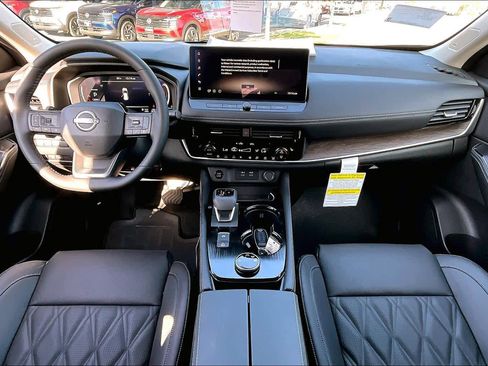 New 2026 Nissan Rogue Platinum image 5