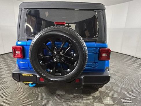 Used 2023 Jeep Wrangler Unlimited Sahara AWD/4WD image 3