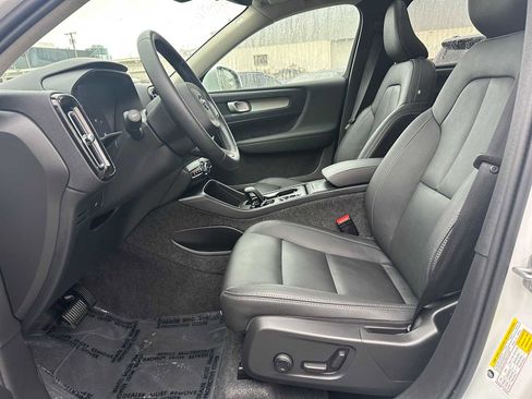 Used 2025 Volvo XC40 B5 Core w/ Protection Package Premier image 19