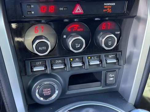 Used 2018 Toyota 86 RWD image 17