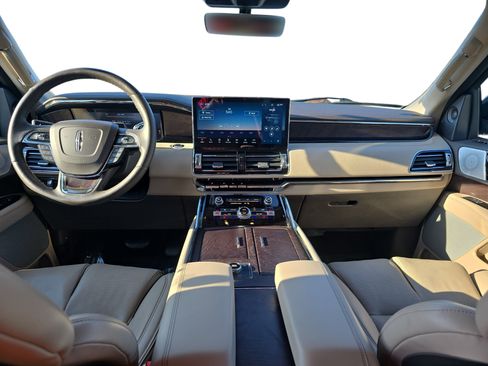 Certified 2023 Lincoln Navigator Reserve AWD/4WD image 9