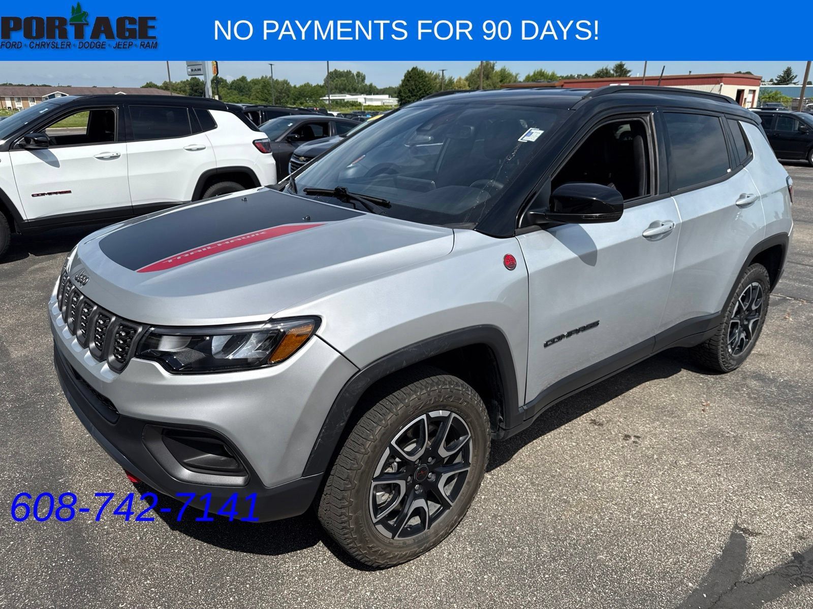 Used 2025 Jeep Compass Trailhawk AWD/4WD image 5