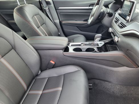 New 2025 Nissan Altima 2.5 SR image 9