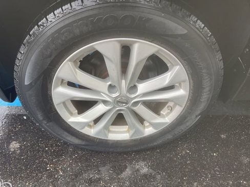 Used 2015 Nissan Rogue SV w/ SV Premium Package AWD/4WD image 10