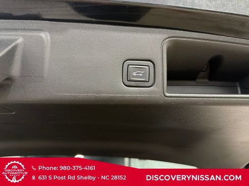 Used 2024 GMC Terrain SLT AWD/4WD image 37