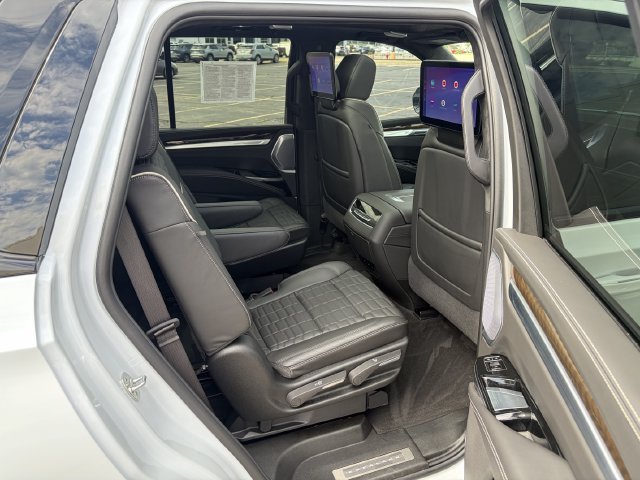 Used 2026 Cadillac Escalade Platinum Sport AWD/4WD image 16
