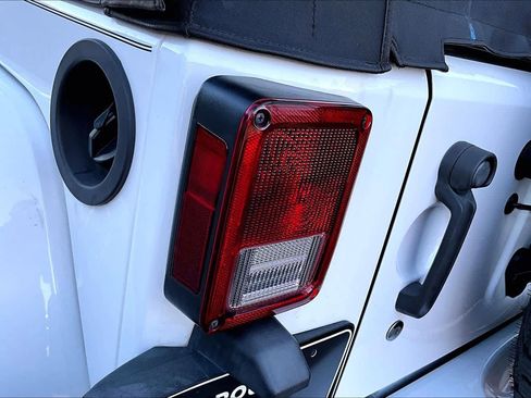 Used 2016 Jeep Wrangler Unlimited Sahara w/ Max Tow Package image 27