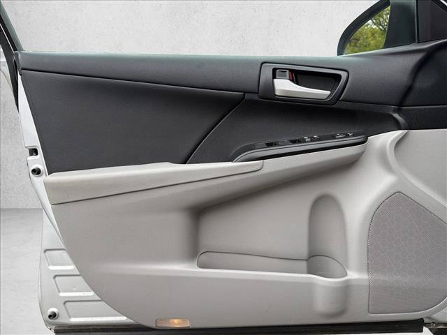 Used 2014 Toyota Camry LE FWD image 10