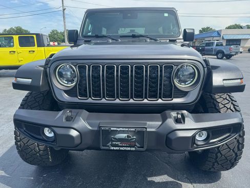 Used 2024 Jeep Wrangler Unlimited w/ Convenience Group AWD/4WD image 16