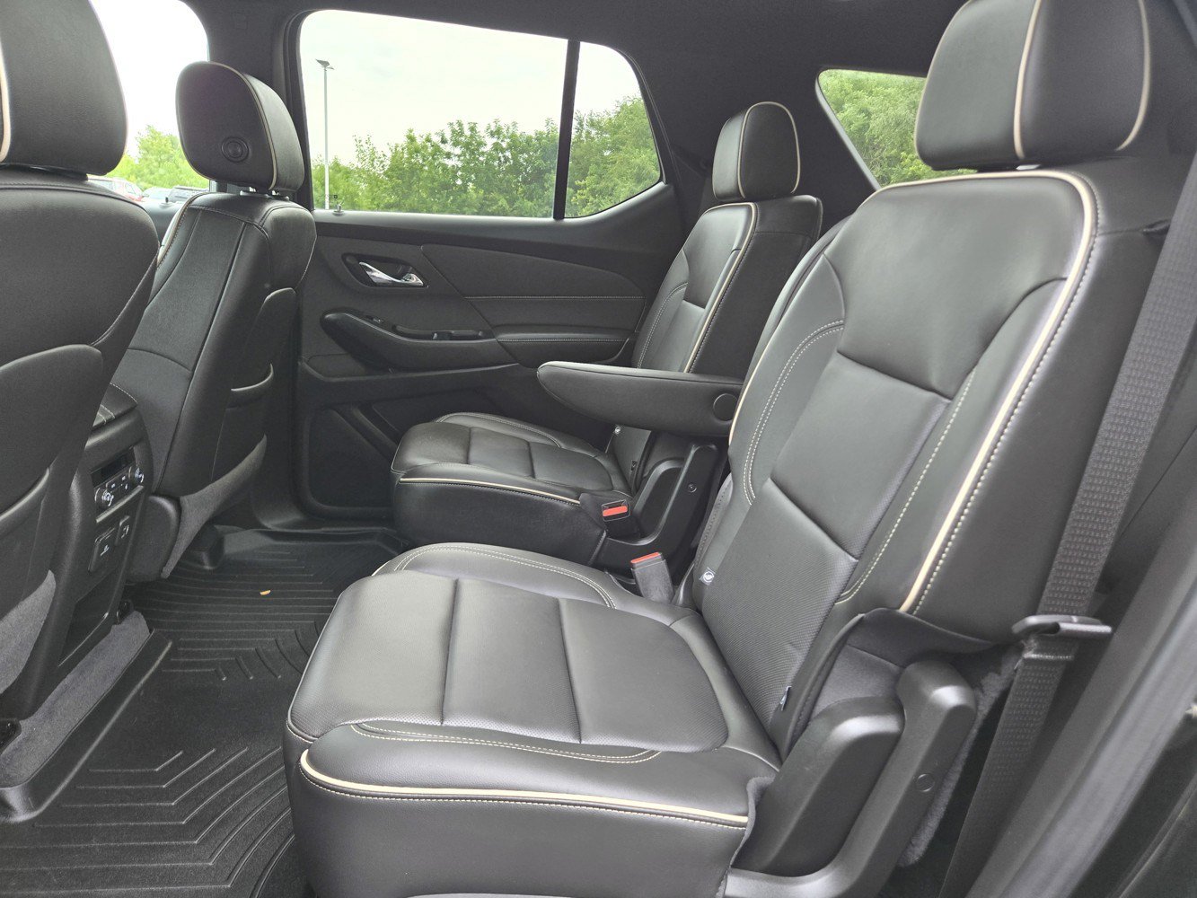 Used 2023 Chevrolet Traverse Premier AWD/4WD image 29