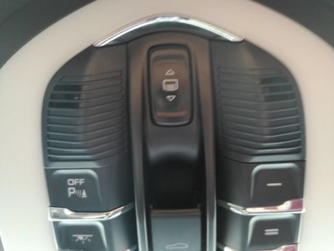 Used 2023 Porsche Macan Turbo AWD/4WD image 50