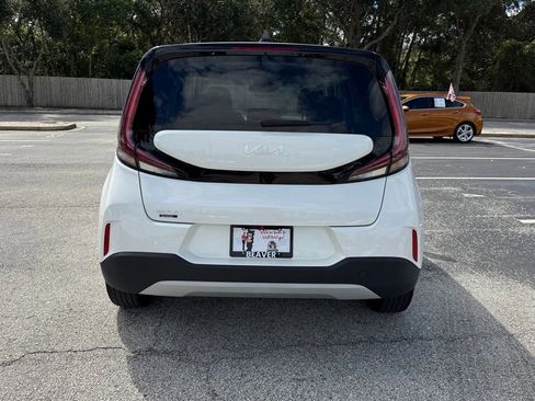 Used 2023 Kia Soul LX image 8