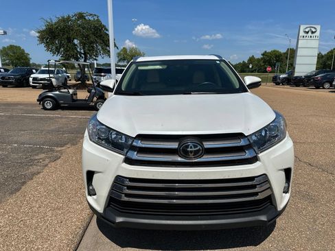 Used 2018 Toyota Highlander Limited FWD image 3