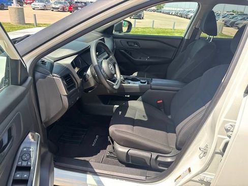 Used 2024 Nissan Rogue S AWD/4WD image 17