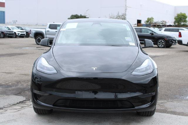 Used 2025 Tesla Model Y Long Range RWD image 2