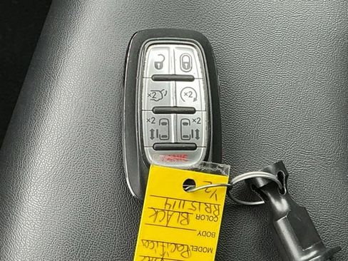 Used 2024 Chrysler Pacifica Touring-L FWD image 36