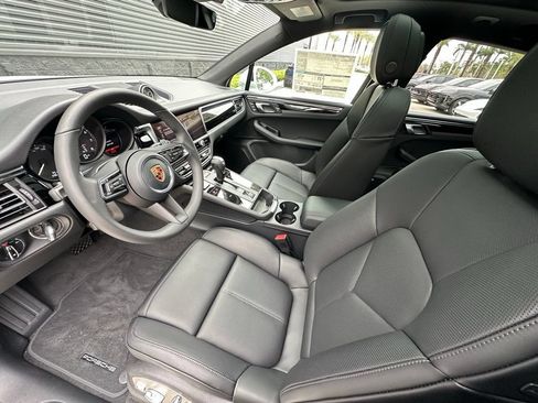Used 2026 Porsche Macan AWD/4WD image 4