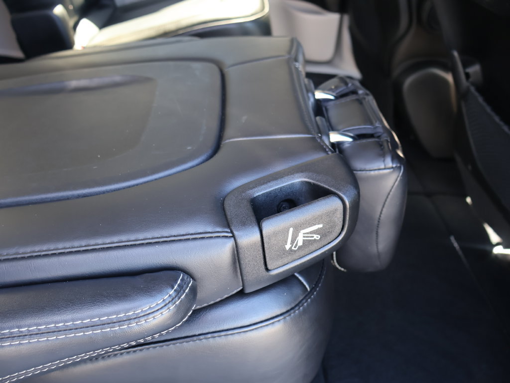Used 2023 Chrysler Pacifica Touring-L FWD image 15