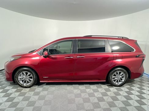 Used 2021 Toyota Sienna XLE FWD image 6