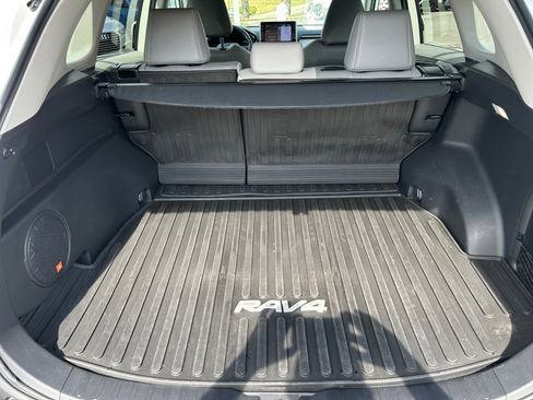 Used 2022 Toyota RAV4 Limited image 15