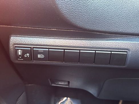 Used 2022 Toyota Corolla LE image 32