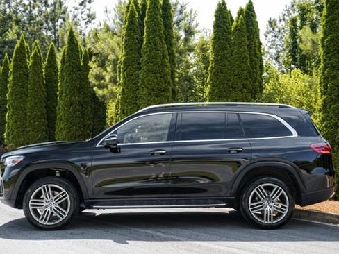 Used 2024 Mercedes-Benz GLS 450 4MATIC w/ Pinnacle Trim Package image 9