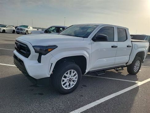 Used 2025 Toyota Tacoma SR RWD image 4
